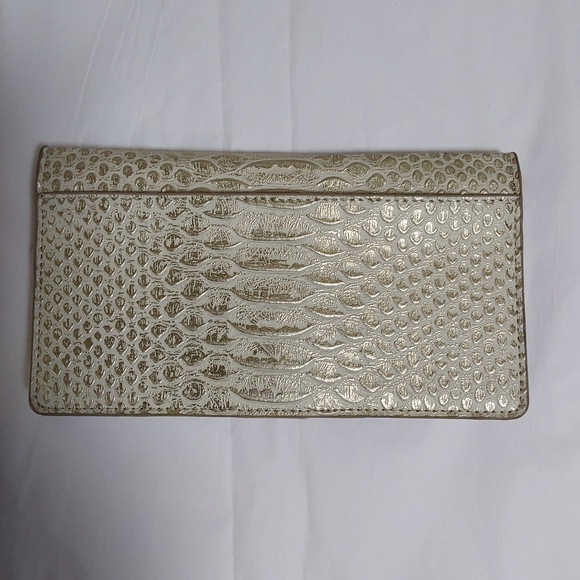 Stella & Dot She loves Adventures wallet - Picture 2 of 8